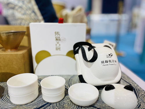 大文創(chuàng)引領(lǐng)新文旅 三千余件特色產(chǎn)品點(diǎn)亮文創(chuàng)大會(huì)，激發(fā)文藝創(chuàng)作無限活力